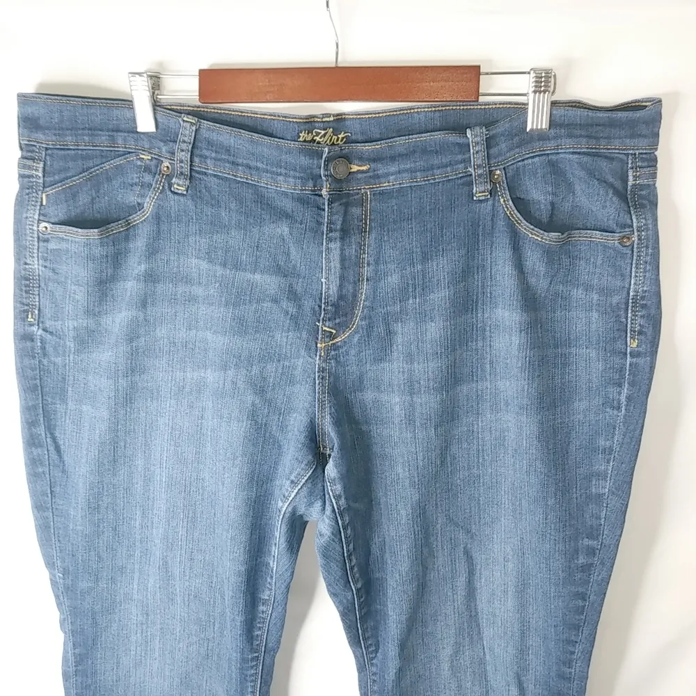 Old Navy The Flirt 18 Dark Wash Jeans - Image 12