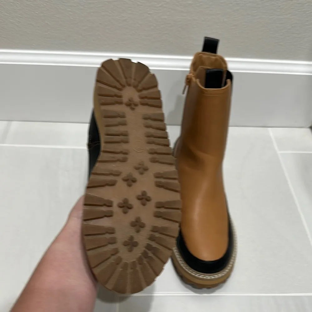 Universal Threads Universal Thread Tan and Black Women's Boots - Image 4