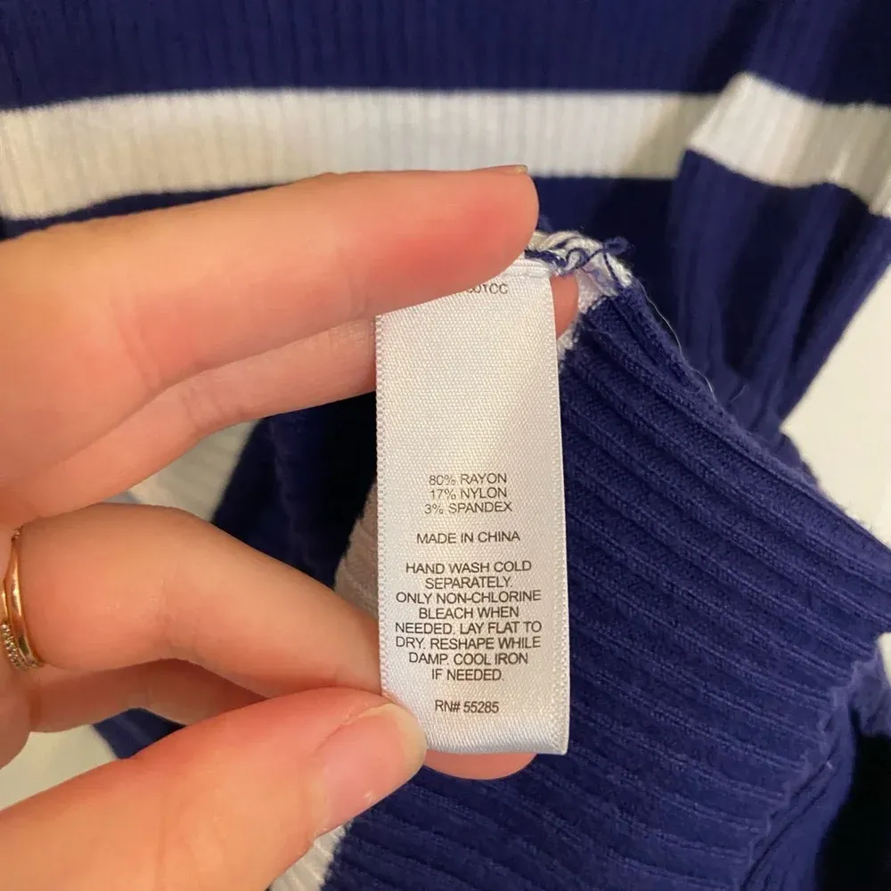 Express women’s blue striped stretchy thin knit sweater —‎ large - Image 4