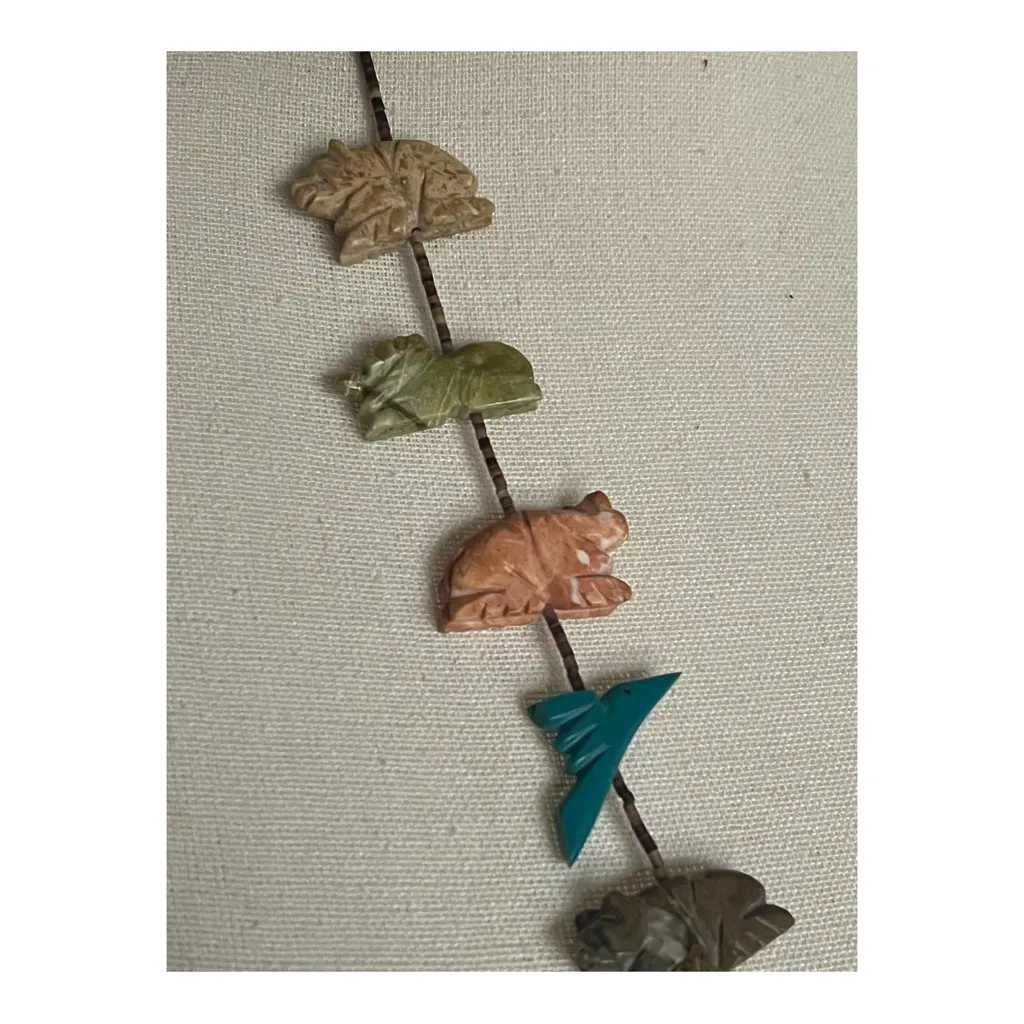 VTG.Native American Indian Bear Fetish Animal multi carved gemstone necklace. - Image 5