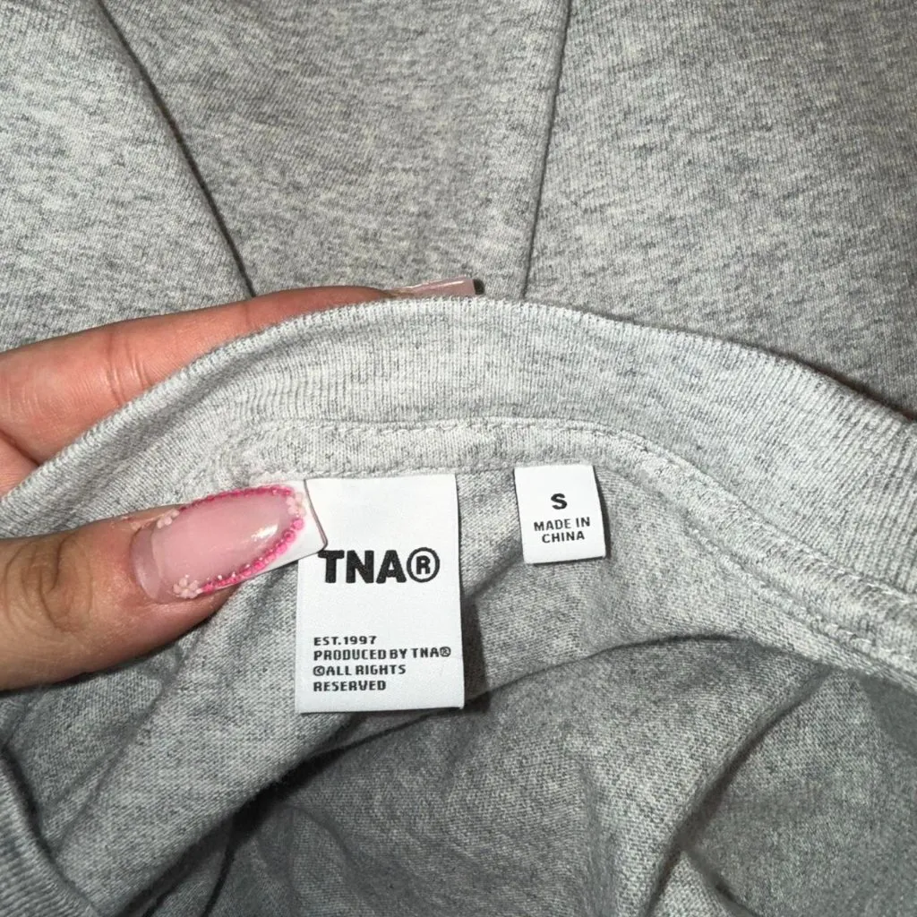 Nwot Tna Gray T Shirt - Image 4