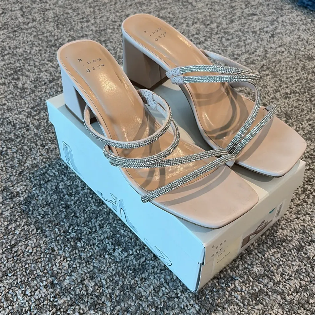 A New Day Blakely Embellished Party or Special Occasion Block Heels S 8 - Image 2