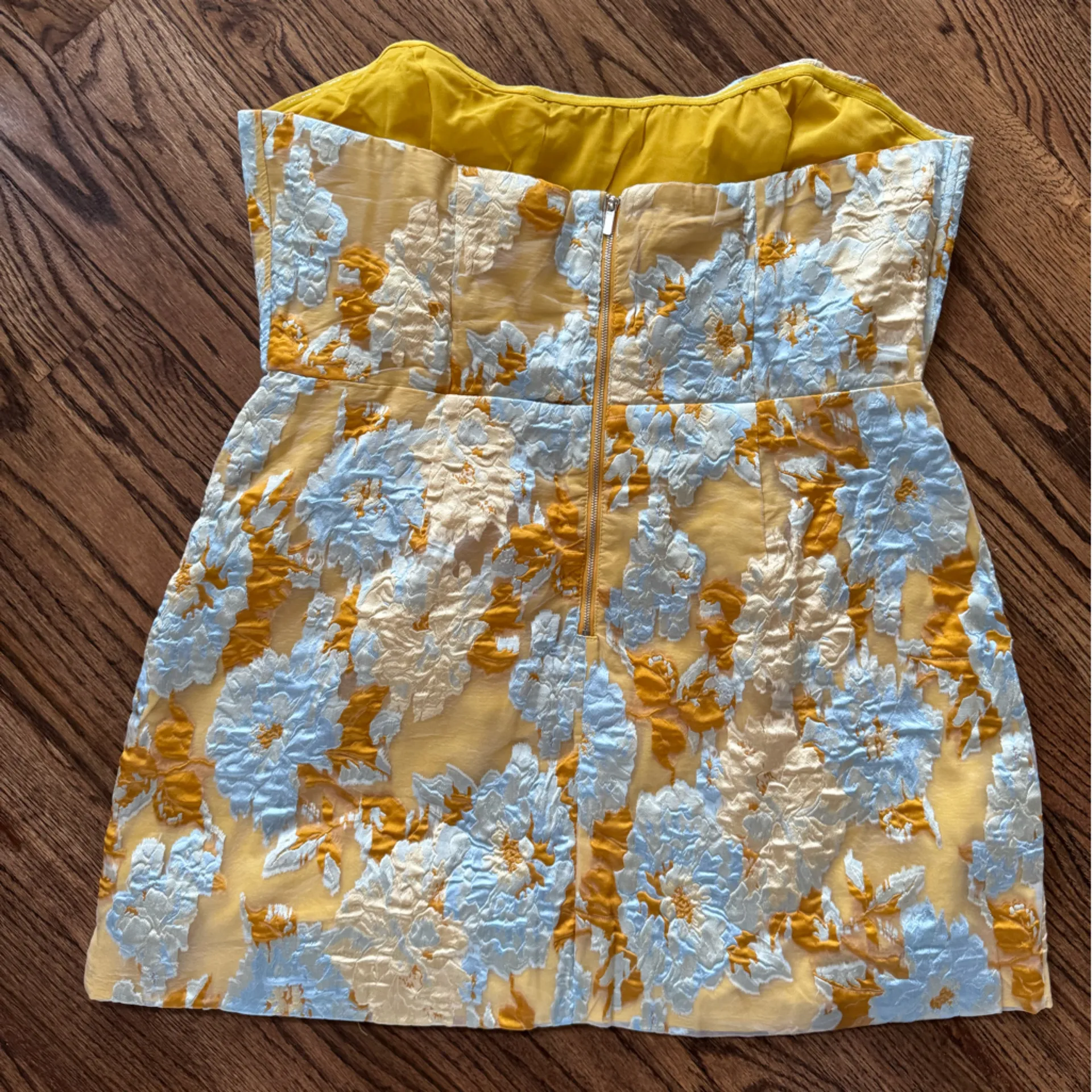 Showpo Strapless Corset Mini dress 16
Blue Gold Floral Metallic Brocade jacquard - Image 5