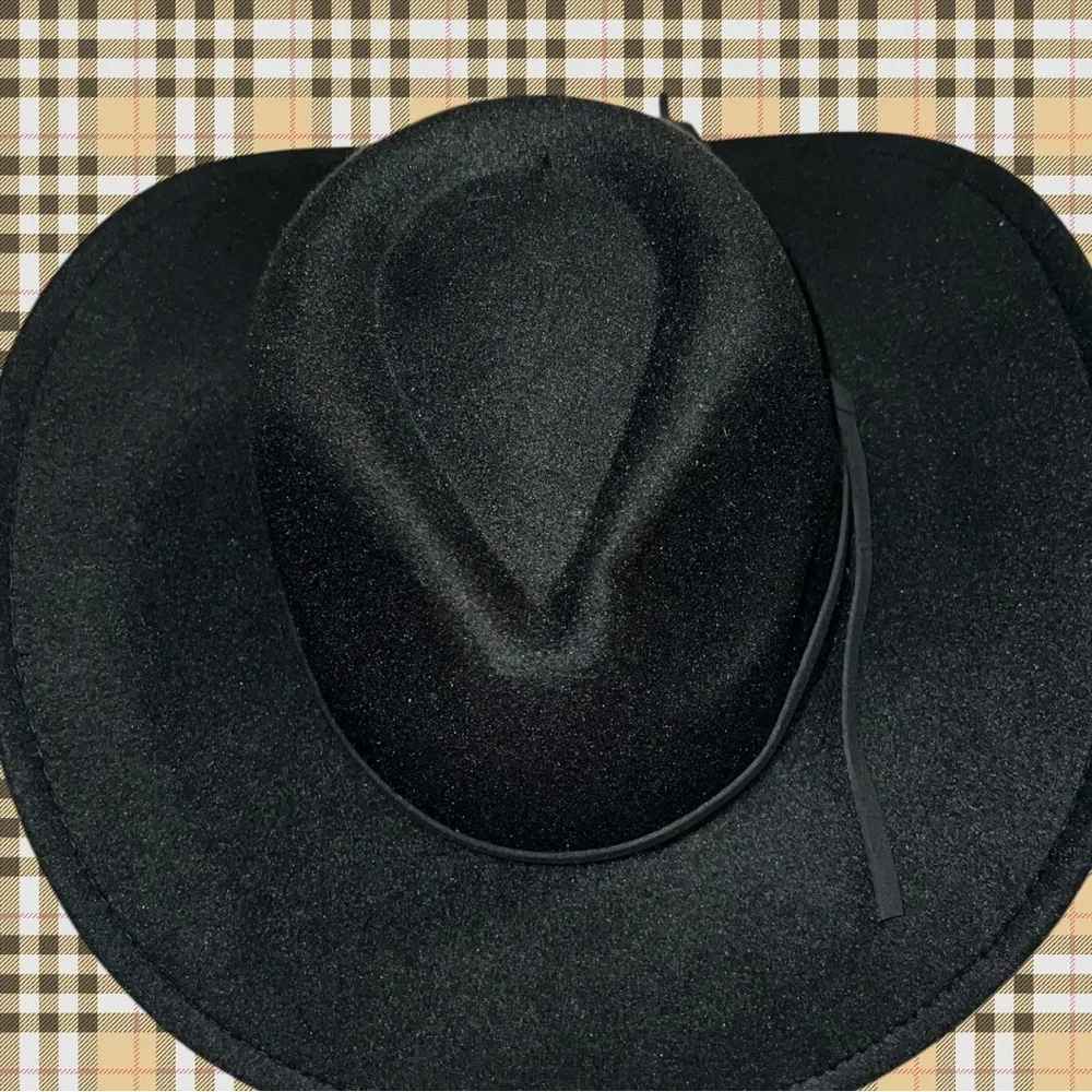 Elegant Black Wide-Brim Hat - Image 6