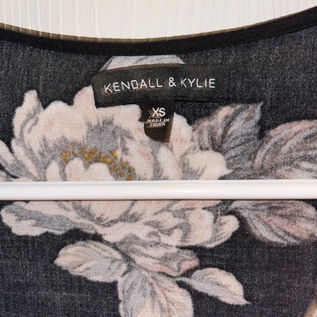 Kendall & Kylie Floral Romper size xs - Image 3