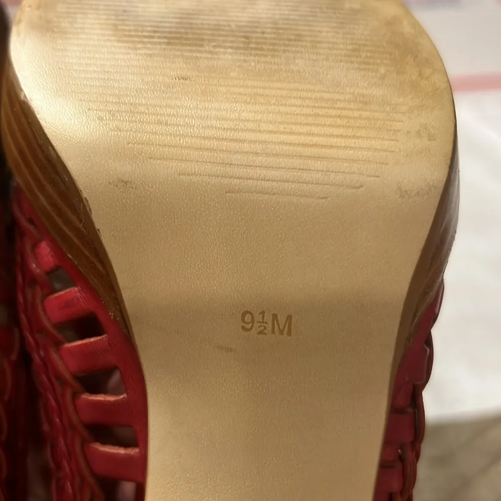 GUESS women’s red leather open weave heel. 9.5 M - Image 8