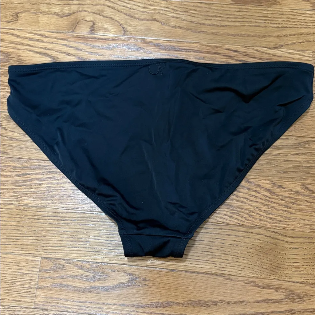 OP | Basic Black Bikini Bottoms Size Large Side Ruching - Image 4
