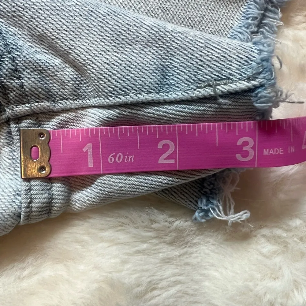 Blank NYC Blue Jean Shorts Distressed Cut-Off Hem Sz 27 - Image 9