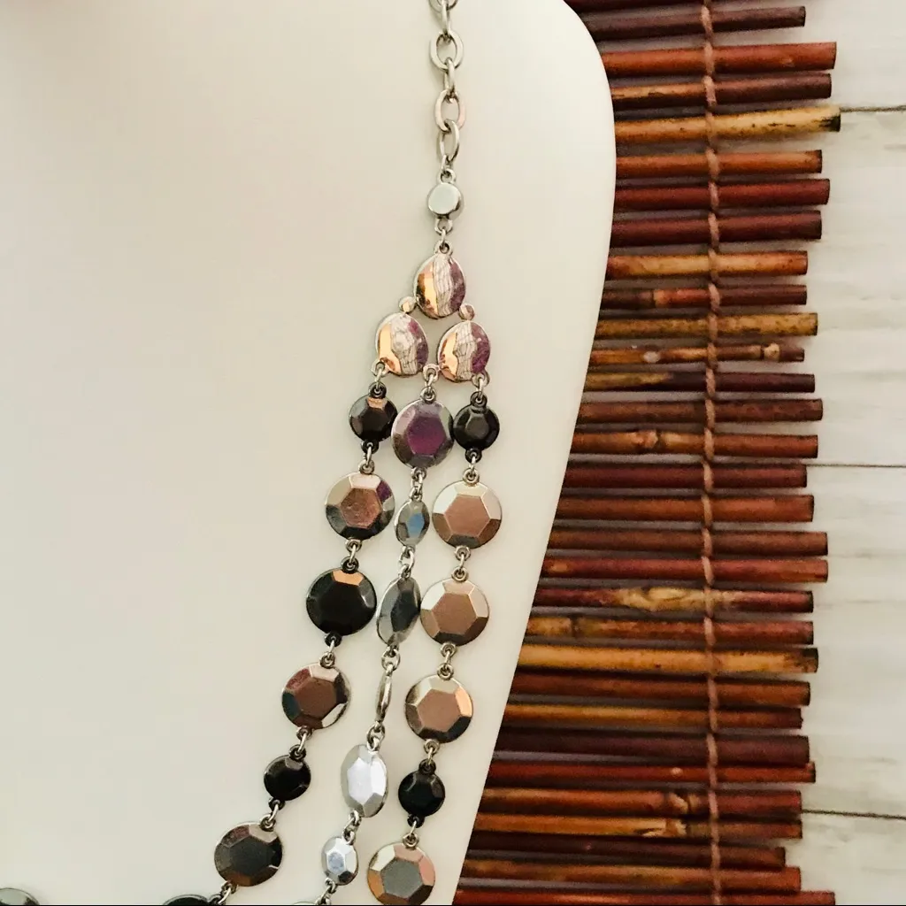 White House Black Silver Tone Disc Market Necklace - Image 3