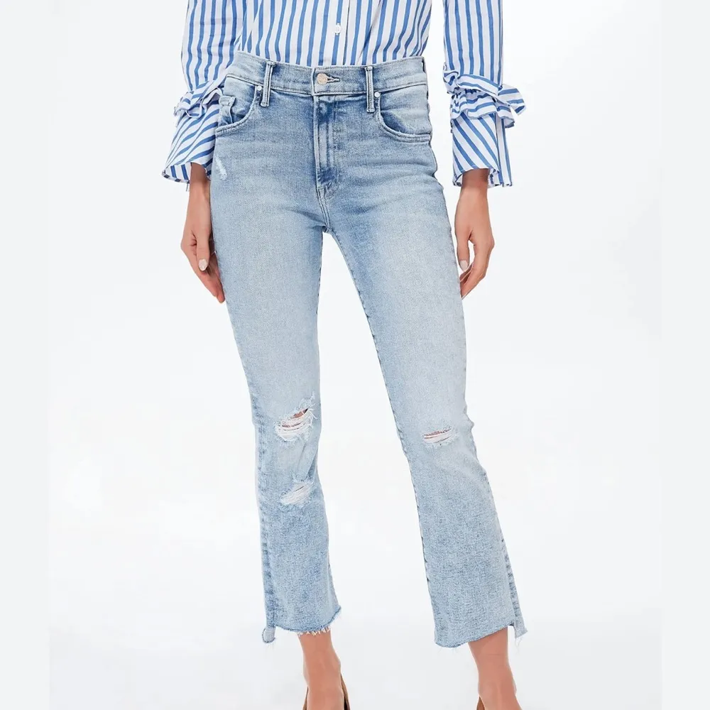 MOTHER The Insider Crop Step Fray Love in A Boat Distressed Jeans Size 28 Blue - Image 2