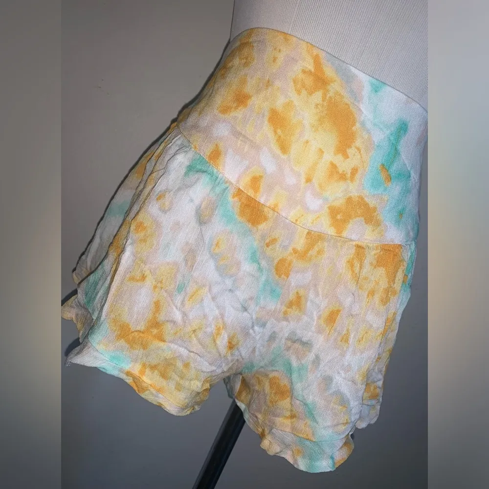 Altar’d state spring Ruffle shorts - Image 3