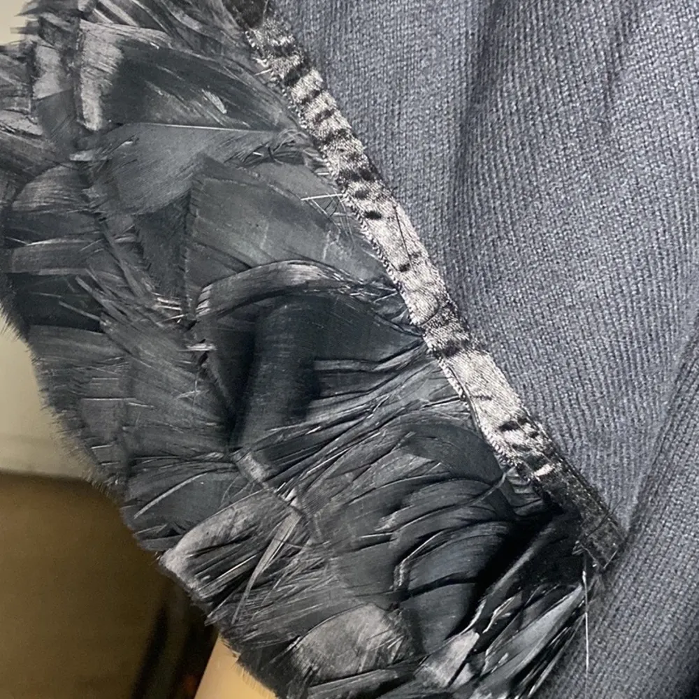 Qi Sleeve Trim Feathers Black Ónix Knight Dress Size L Size L - Image 6