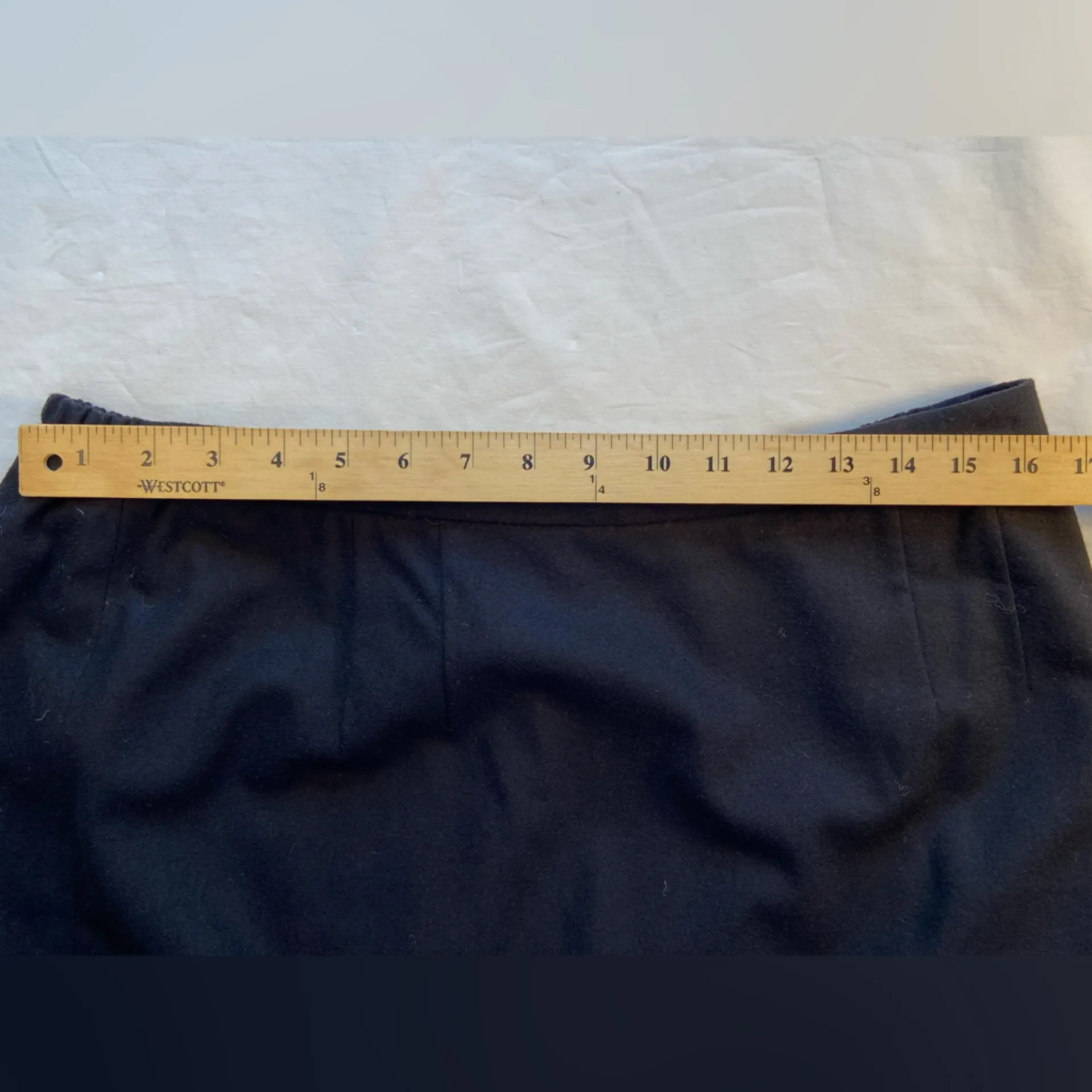 Ellen‎ Tracy Wool cashmere pencil midi skirt, size 15 - Image 4