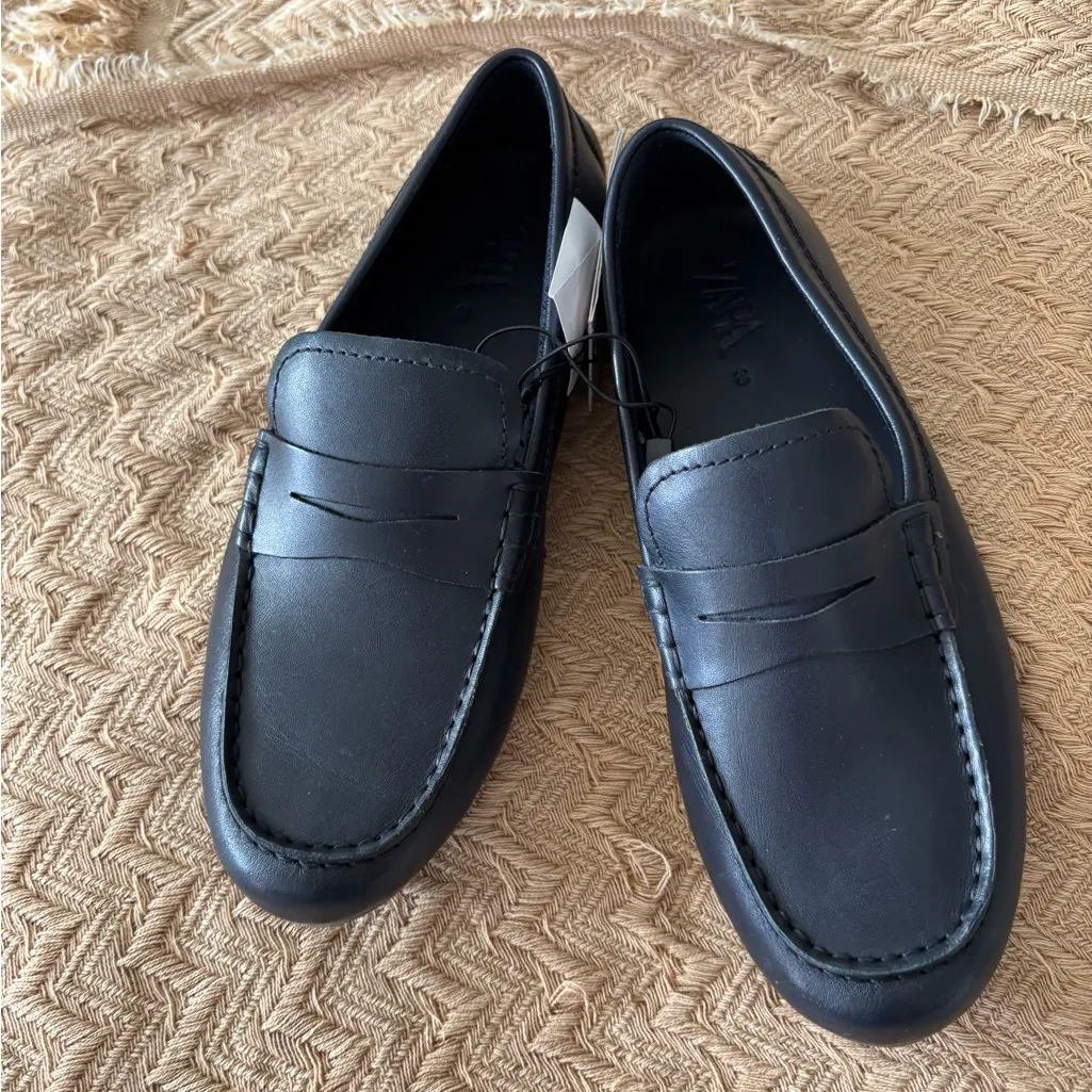 Zara Men's Dark Leather Slip-Ons - Image 9