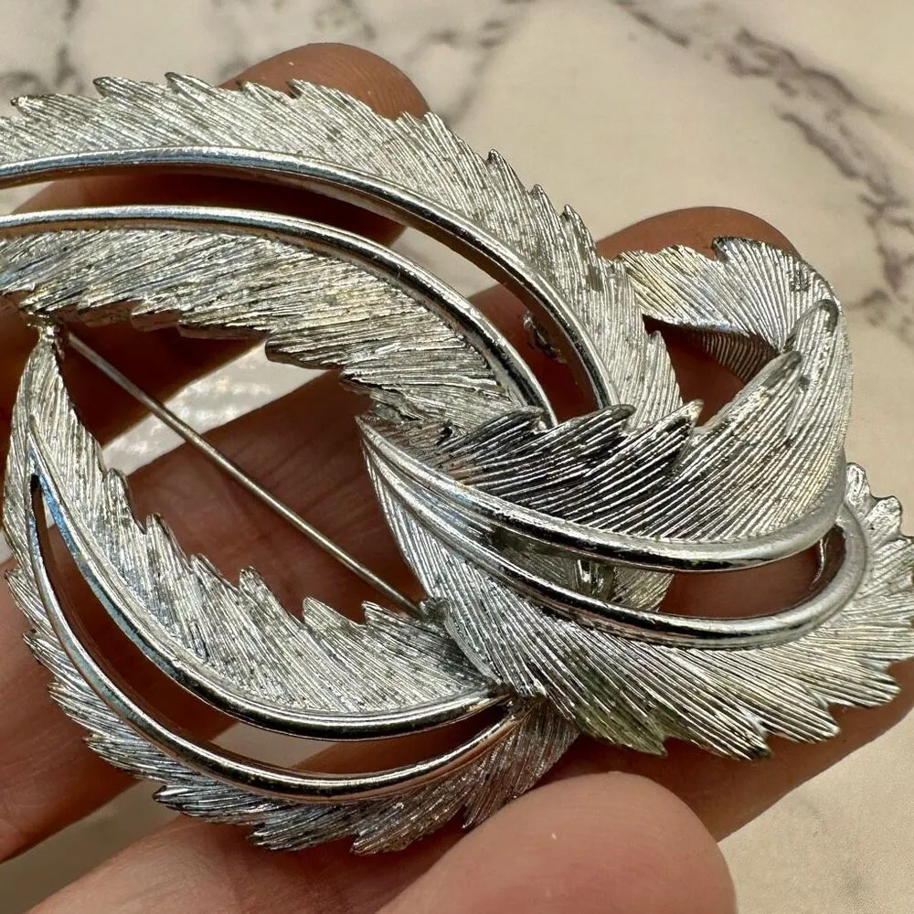 Sarah Coventry vintage silver tone feather brooch - Image 5