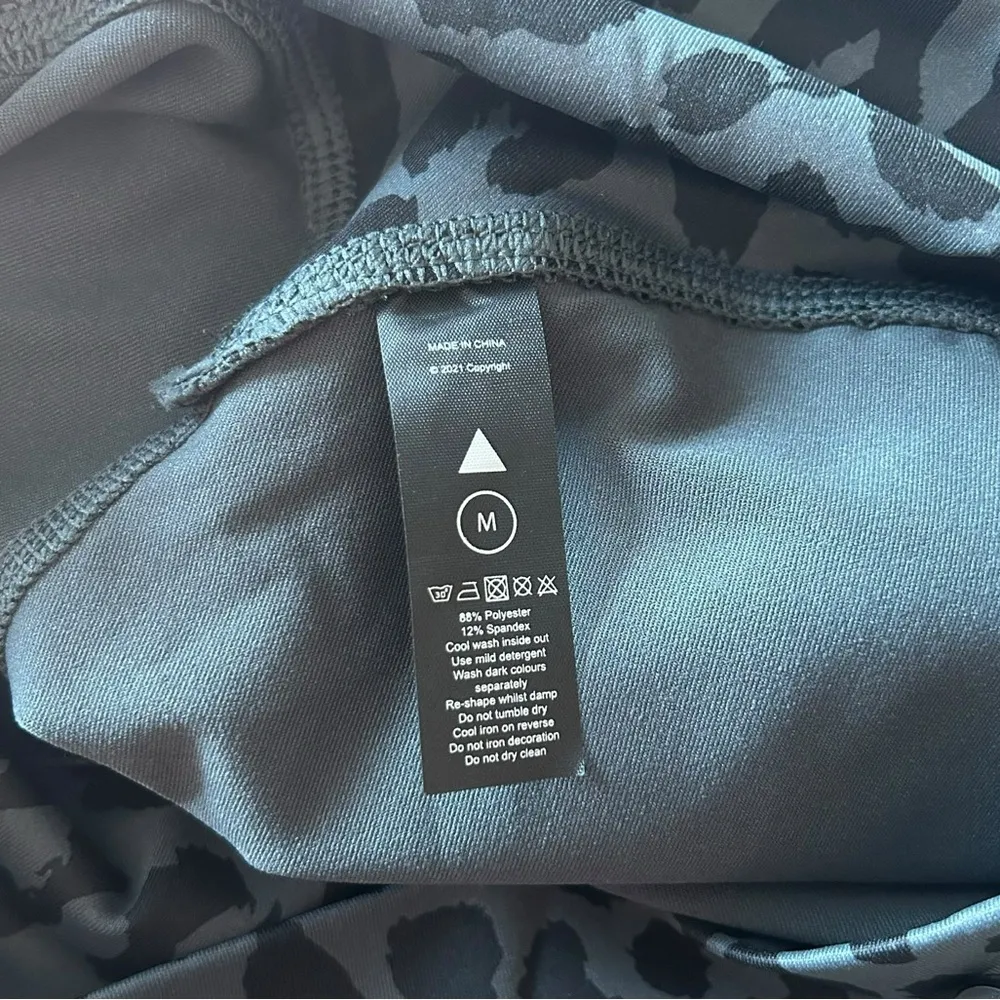 Balance Athletica Womens M Ascend Rider Biker Shorts King Cheetah Midnight Black - Image 3