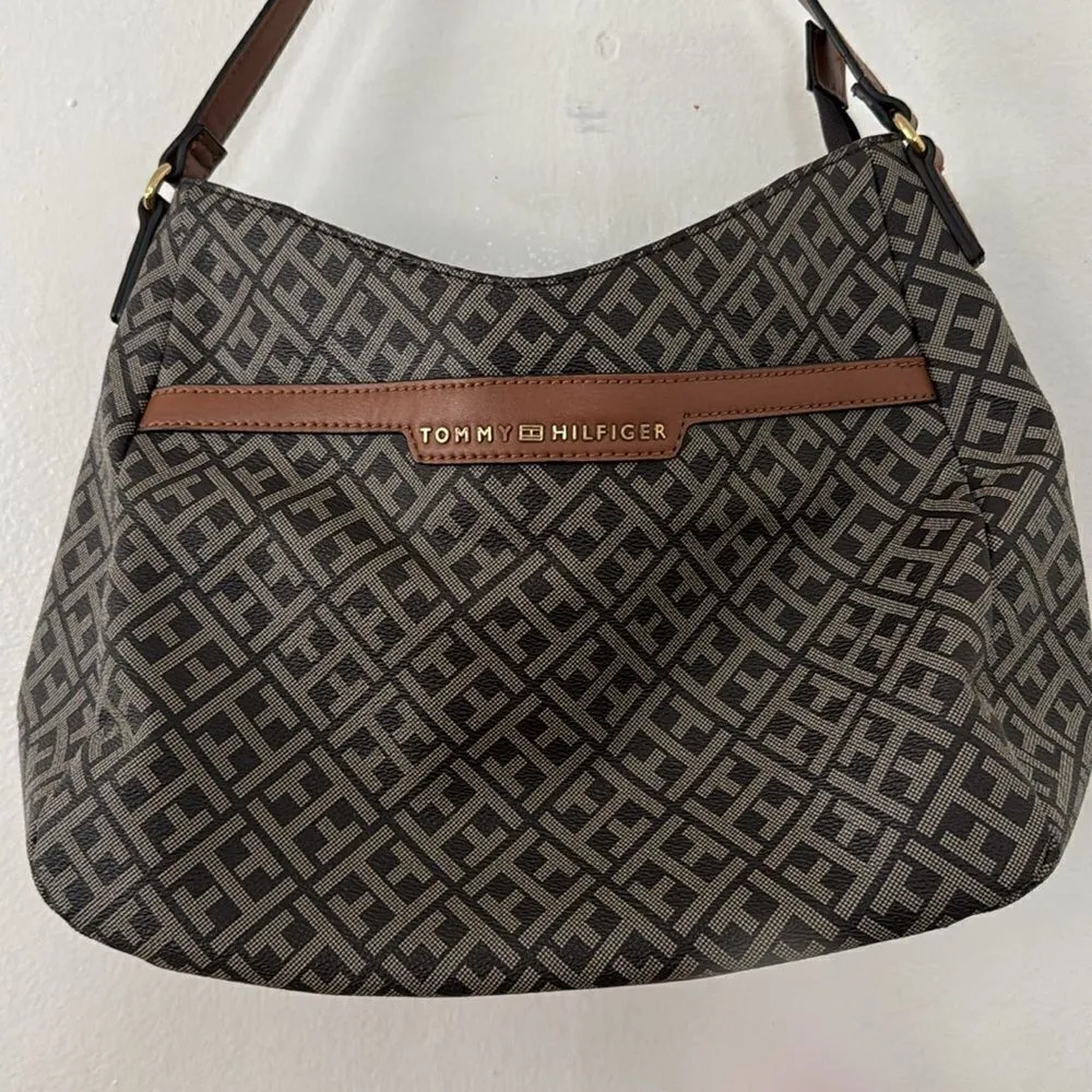 Tommy Hilfiger  Shoulder Bag EUC - Image 4