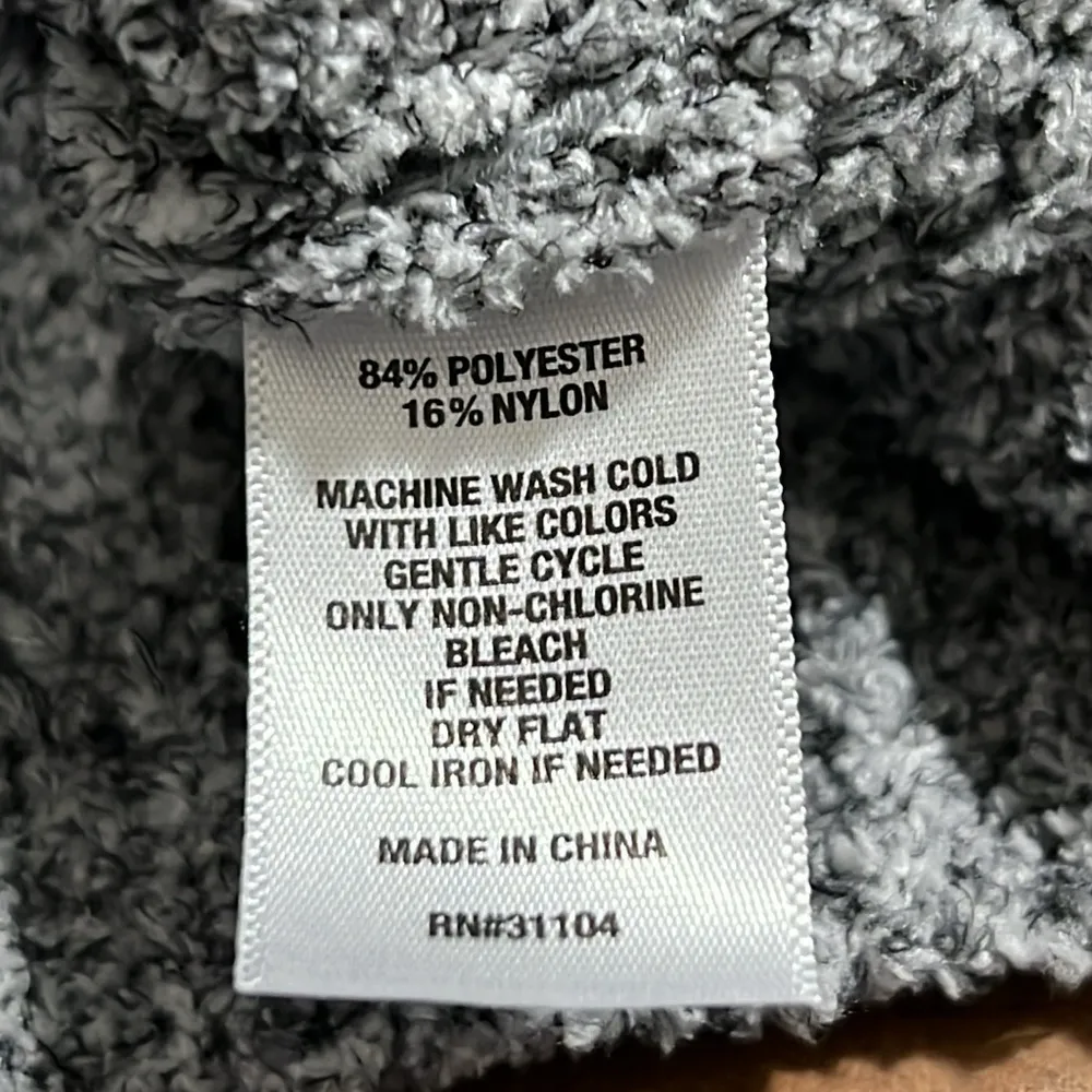 True Craft medium sweater v-neck pullover long drop shoulder sleeves light grey - Image 5