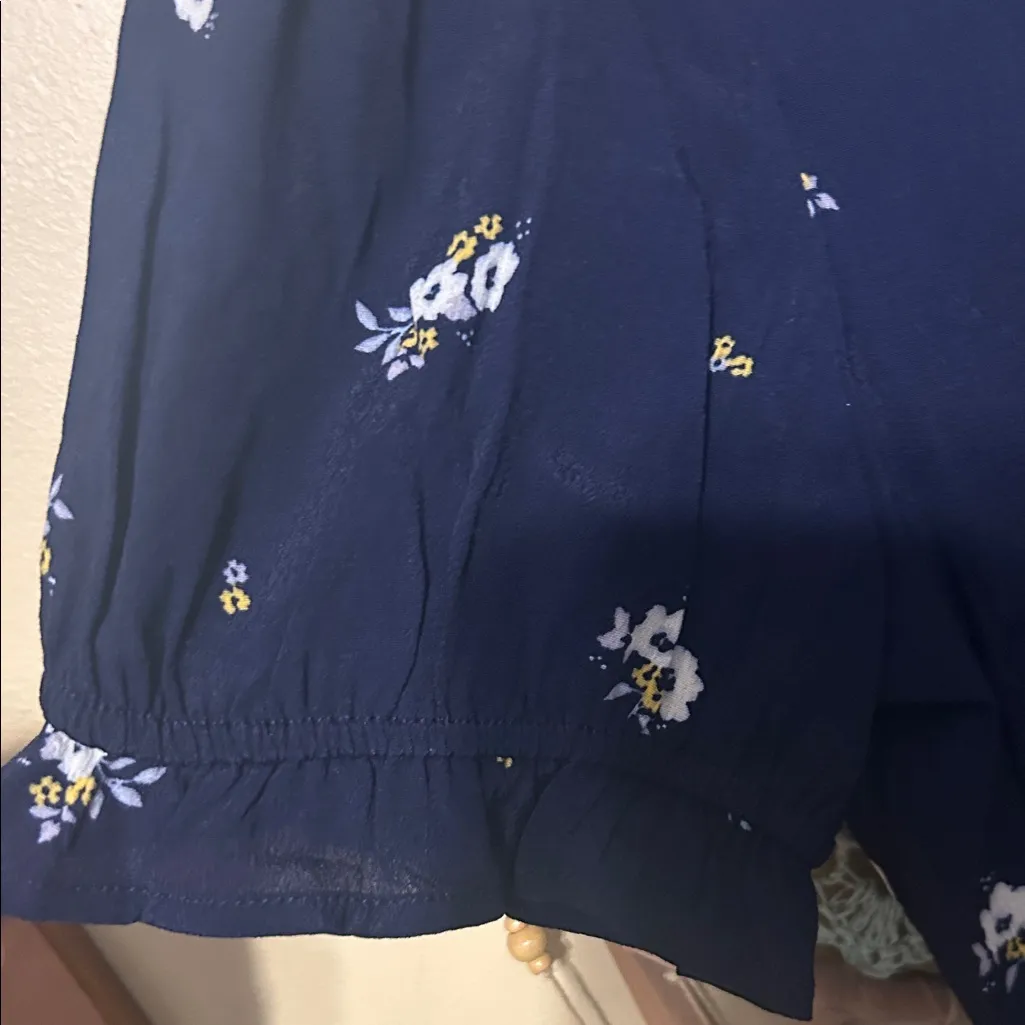 Navy Floral Blouse size medium - Image 4