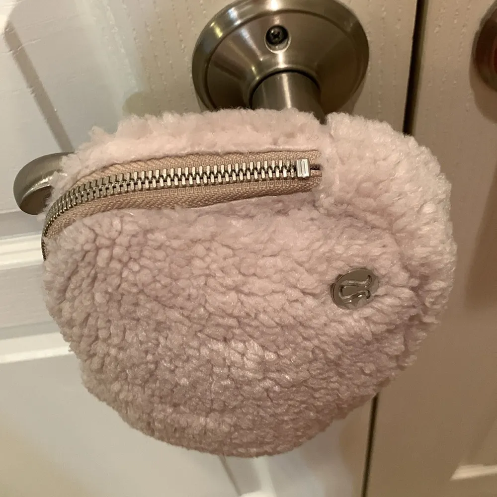 lululemon Athletica - Image 5