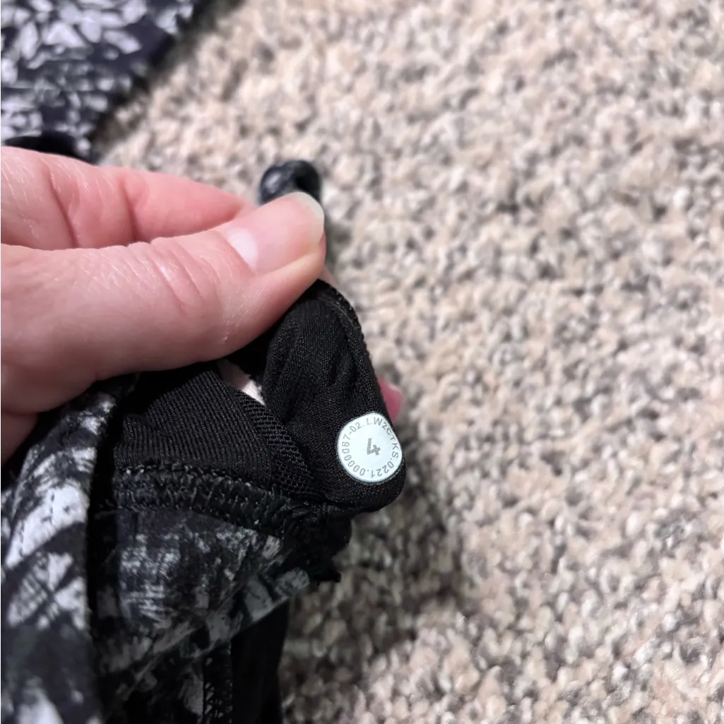 Lululemon Flow Y *Nulu Bra size 4 - Image 4