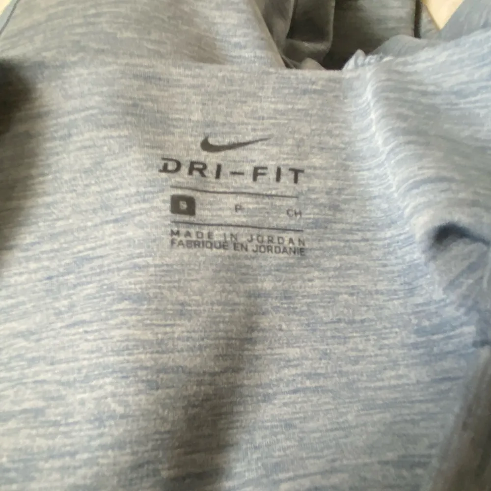 Nike Dri-Fit Leggings with scrunch at the bottoms - Image 3