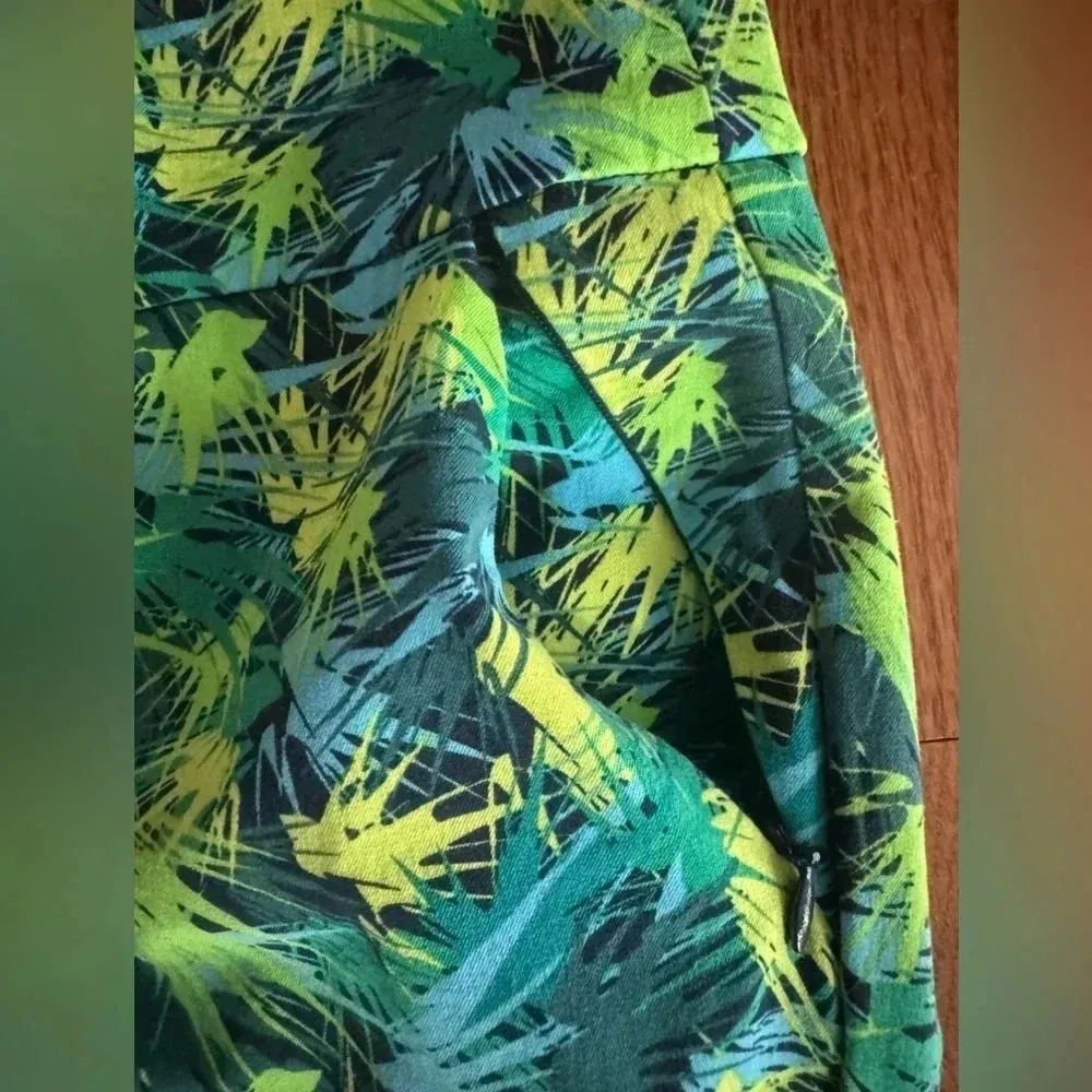Soft Surroundings Pants Skinny leg Ankle Length Green Floral Womens size‎ Large - Image 4