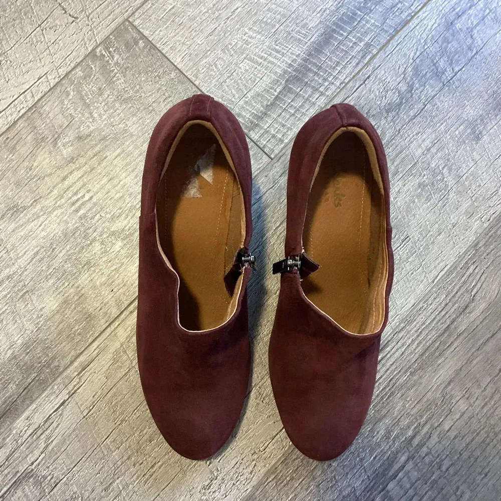 Clarks Artisan Purity Frost Wedge Booties Size 7 - Image 4