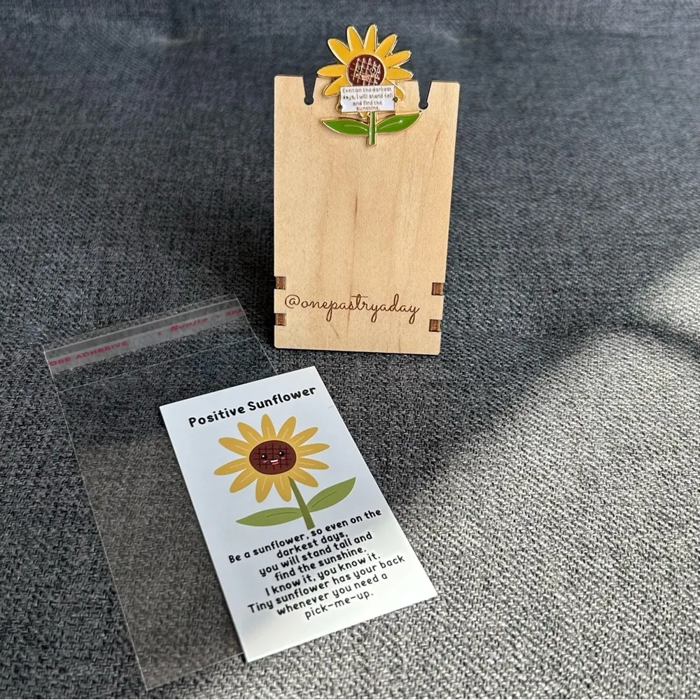 POSITIVE SUNFLOWER Brooch Pin + Affirmation Card Set, Yellow, Green, Gold Yellow - Image 10