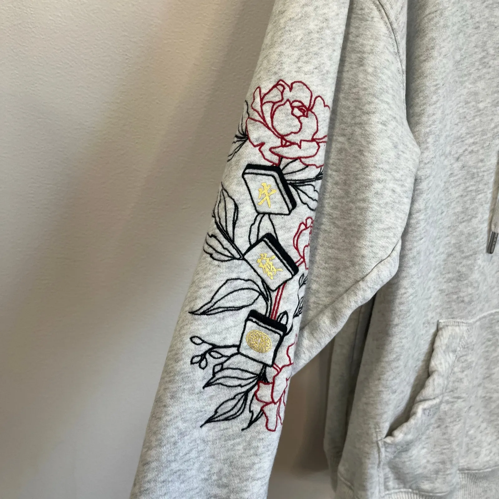 Hollister California Graphic Hoodie Floral Sleeve Embroidery Gray Pullover M - Image 7