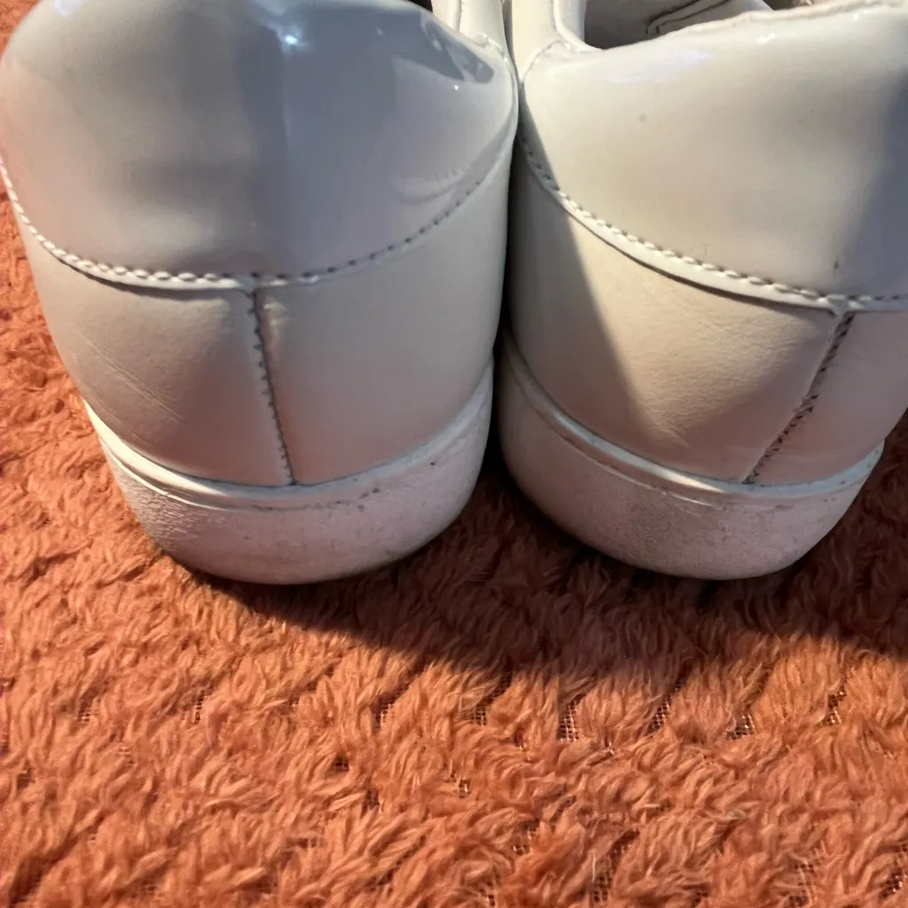 Steve Madden White and Silver Sneakers with Minimalist Design SZ 9 In Box Shoes - Image 5