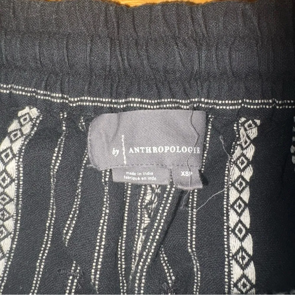 Anthropologie Embroidered Pull On Crops Size XSP - Image 4