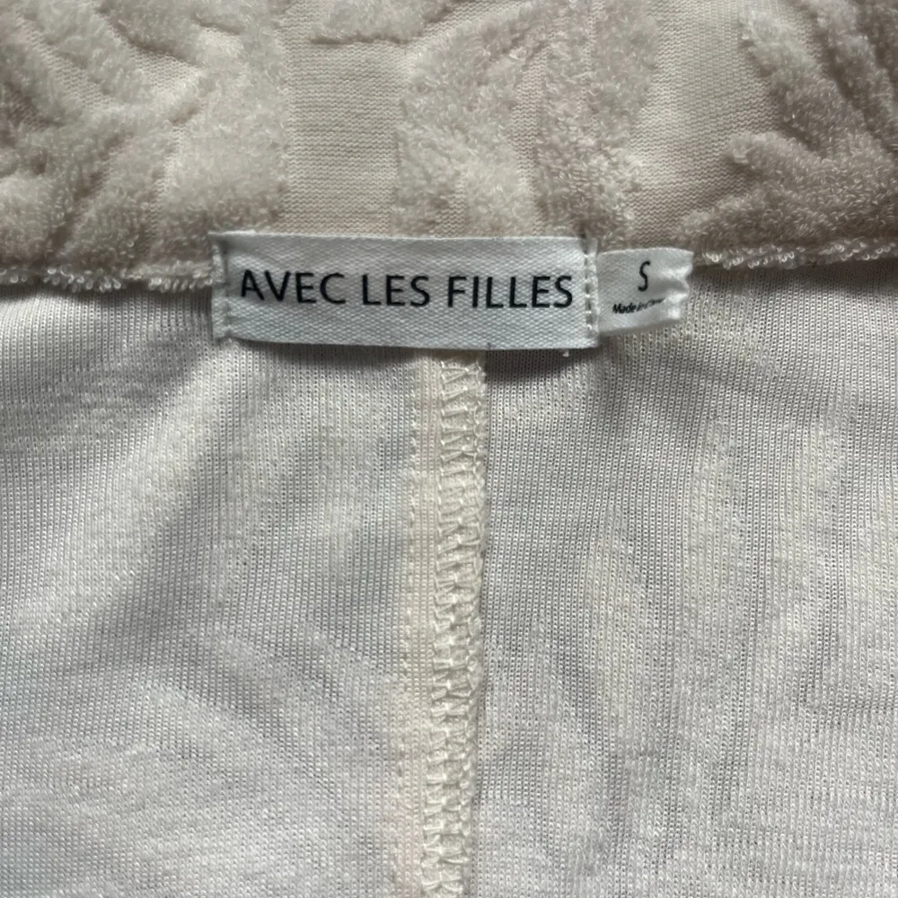 NEW Avec Les Filles Casual Short Sleeve Button Up Cream Subtle Palm Top Size S - Image 4