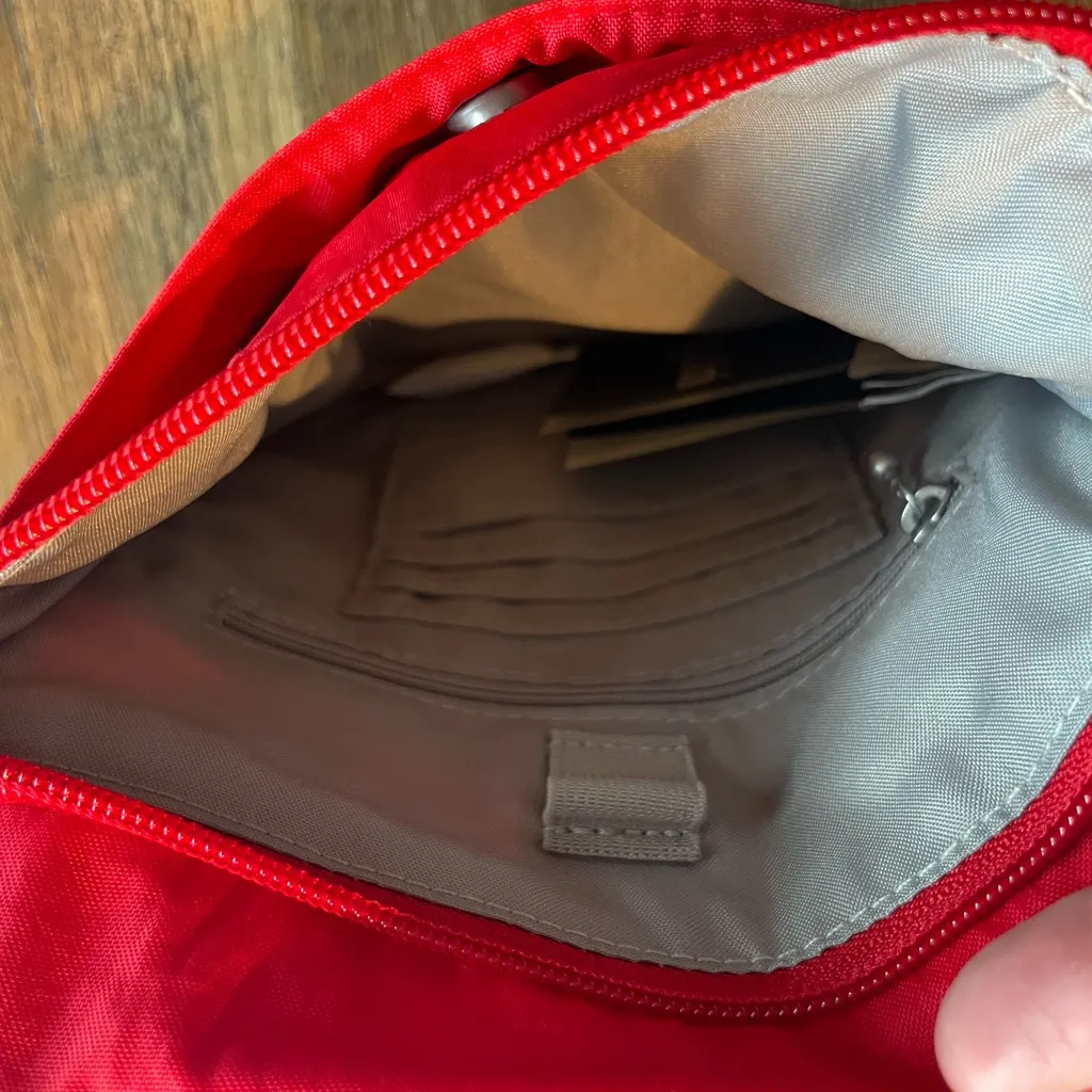 NWOT Red Baggallini Crossbody Bag - Image 5
