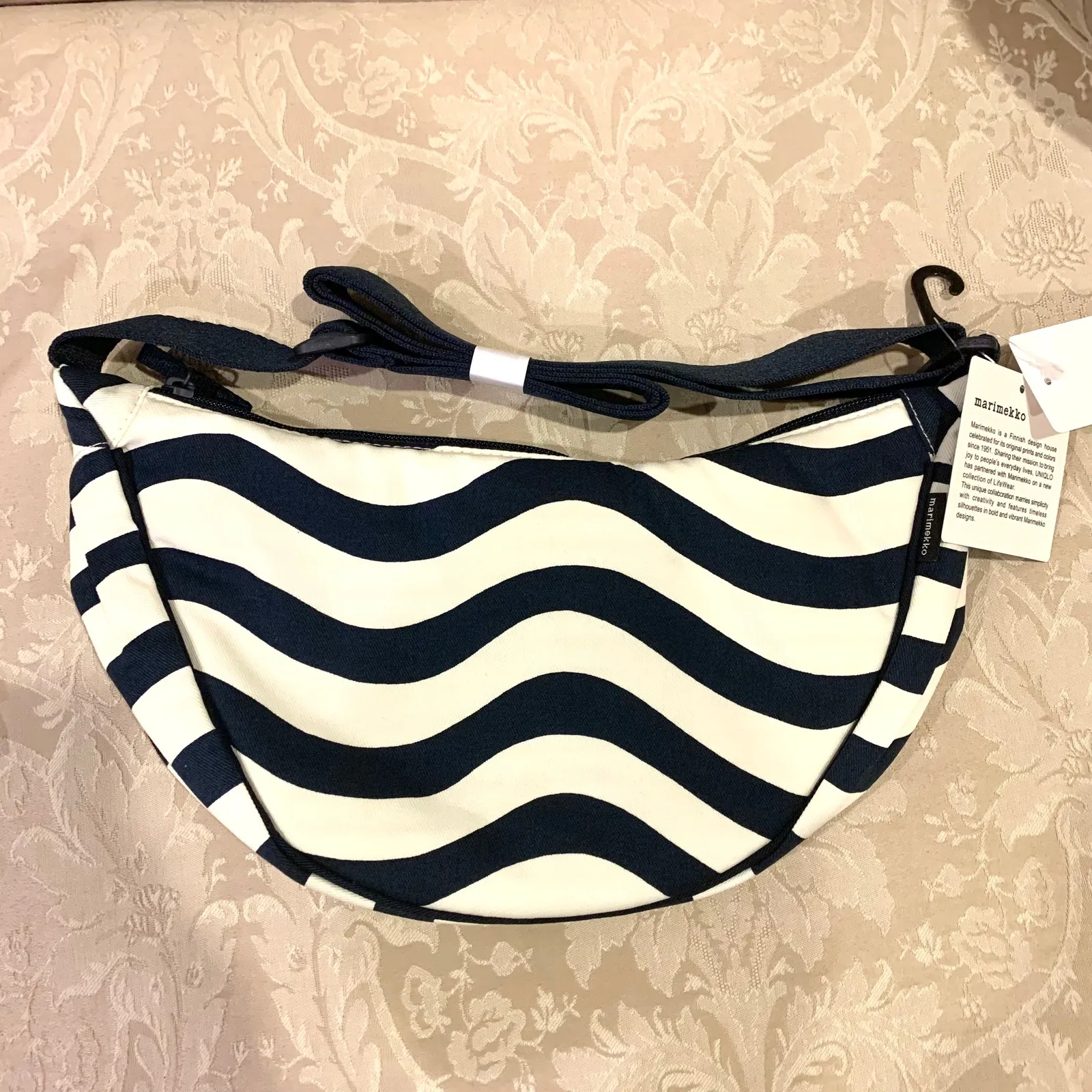 Uniqlo x Marimekko Wave Printed Round Shoulder Bag in Navy Stripe - Image 4
