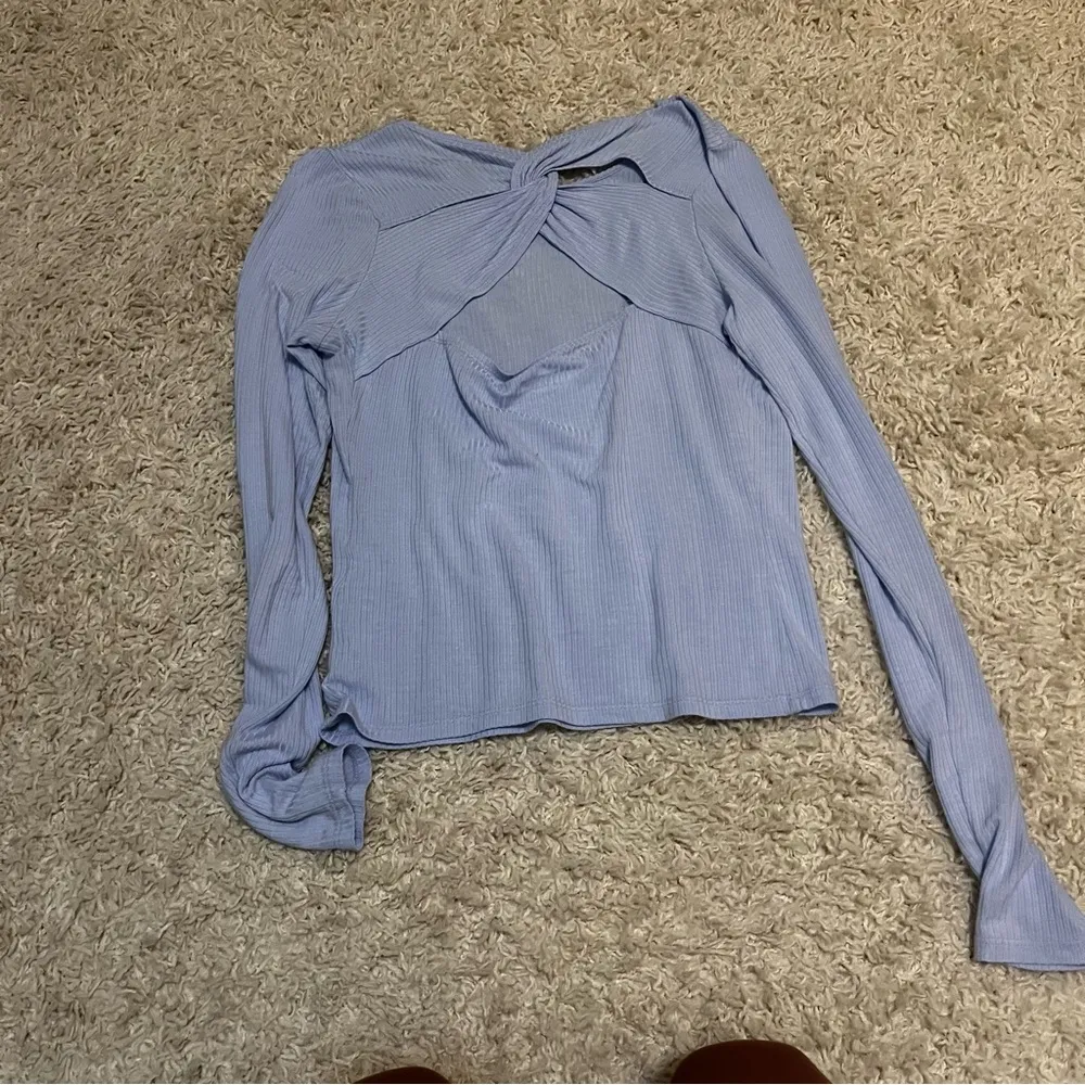 Hollister light blue long sleeve size small - Image 2