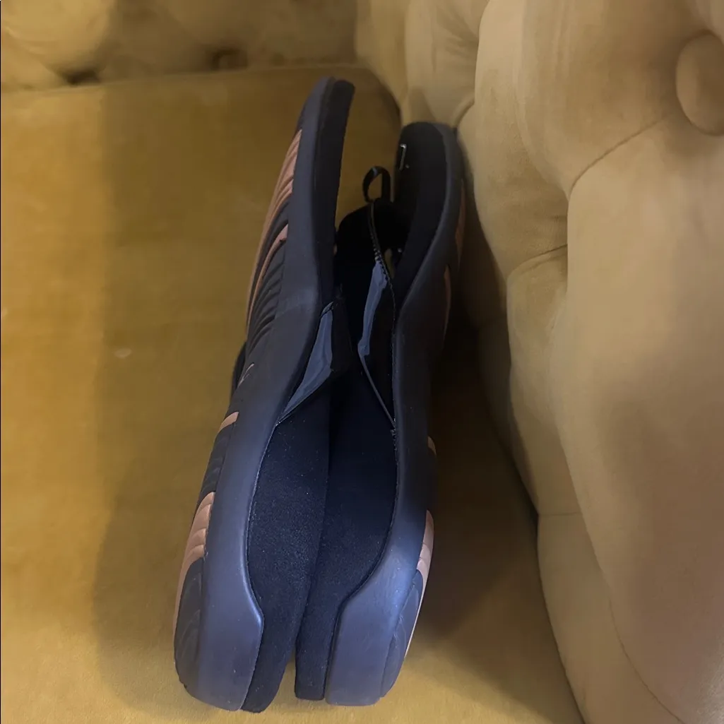 Vionic Bella Black Thong Sandals with Bow Detail Size 10 - Image 8