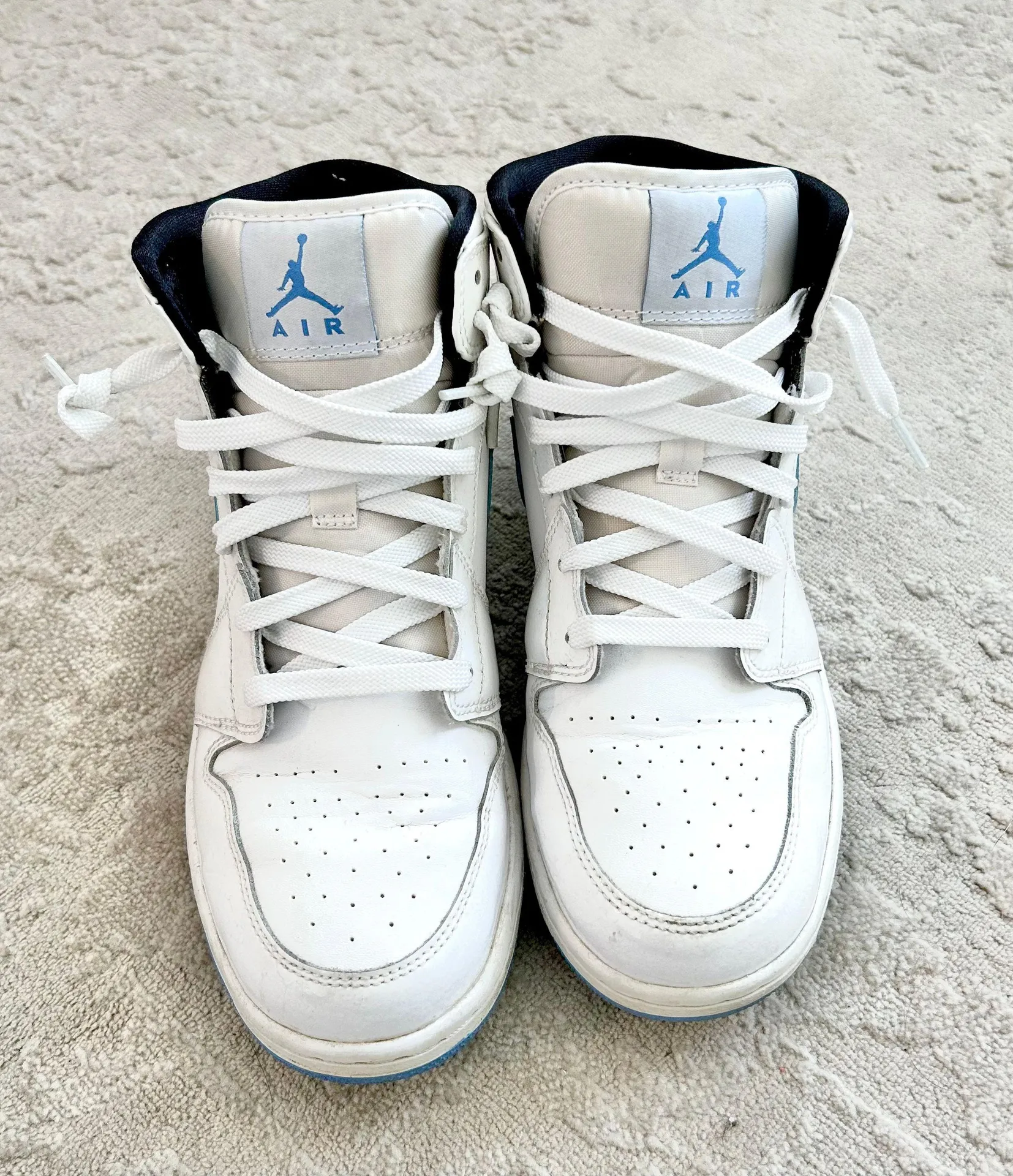 Air Jordans Retro 1 Mid - Image 5