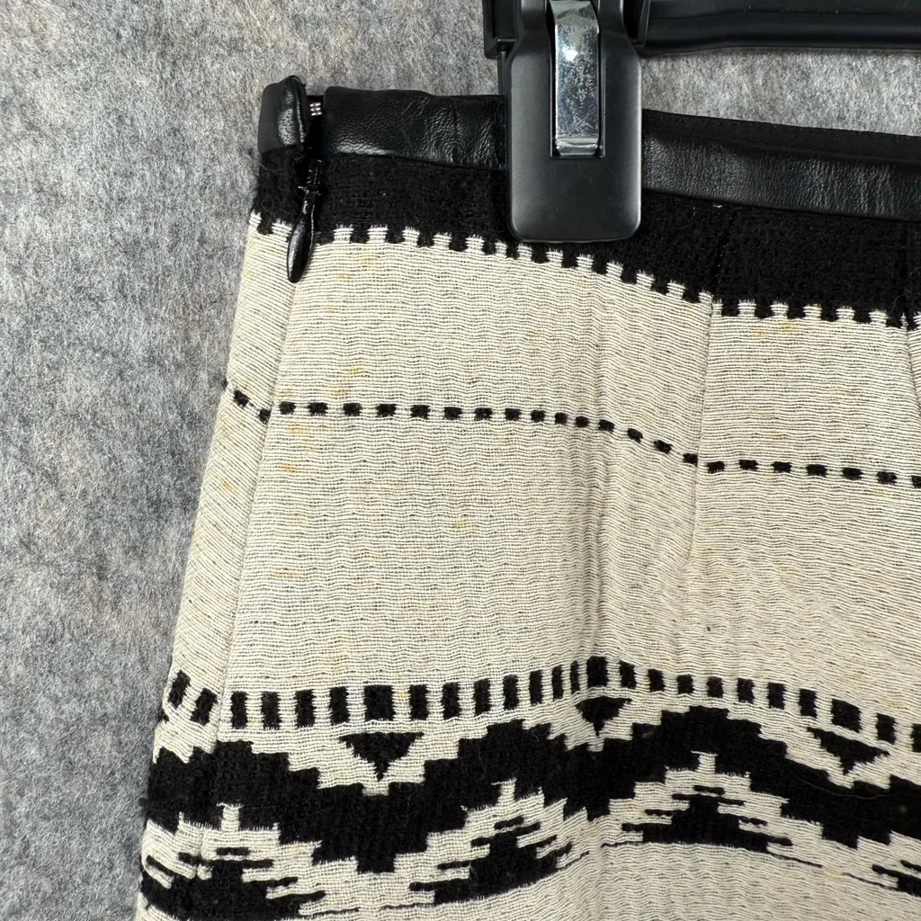 Madewell Women's Size 2 Black and‎ White Tribal Mini Skirt leather accents - Image 4