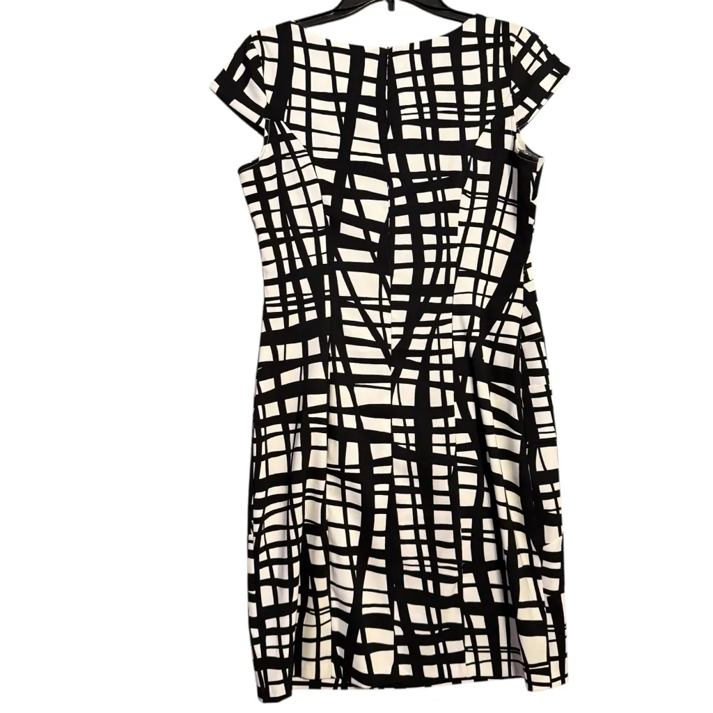 Cb Established 1962  Chic Black & White Modern Pattern Form Fitting Midi Dress- 8 - Image 4