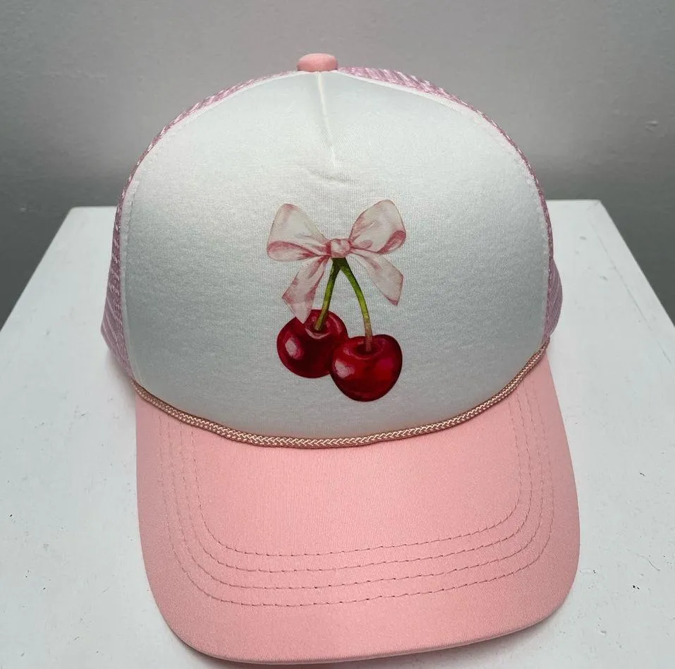 Red Feather Embellished Cap with Gold Chain - Image 2