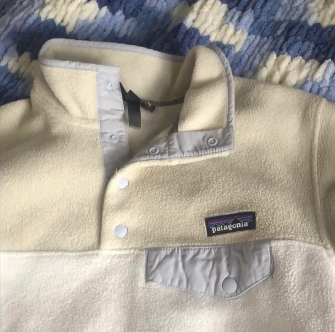 Patagonia 1/4 button up - Image 3