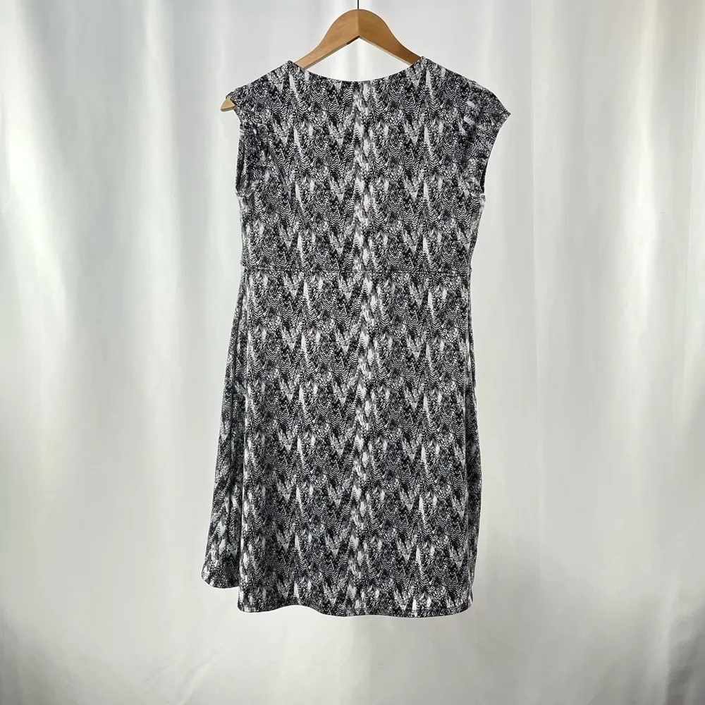 Soybu‎ V Neck Short Sleeve Dress in Midnight Palm Print Size Large - Image 3