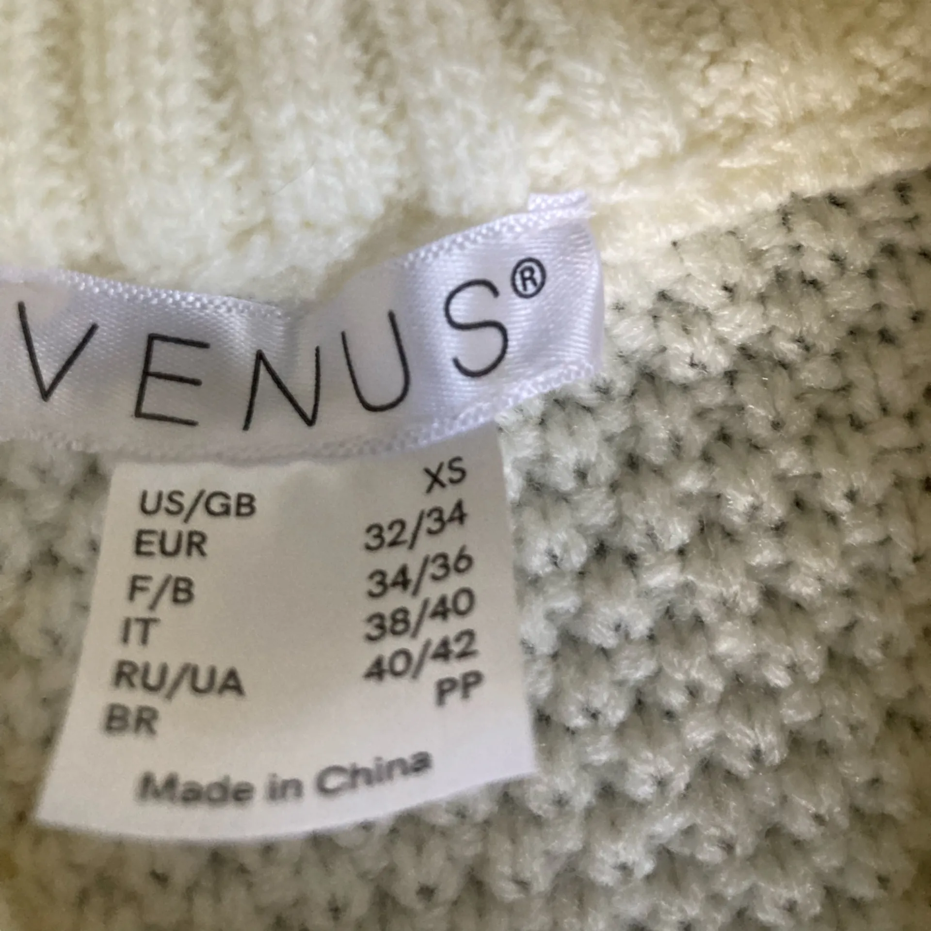 VENUS White Zip-Up Cable Knit Cardigan - Image 8