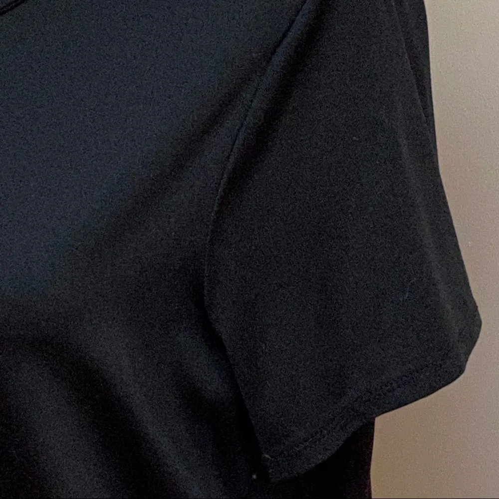 East 5th  Woman Black Short Sleeve Top - Image 5