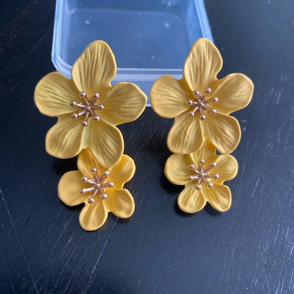 1 Pair Yellow Double‎ Layer Flower Stud Earrings - Image 6