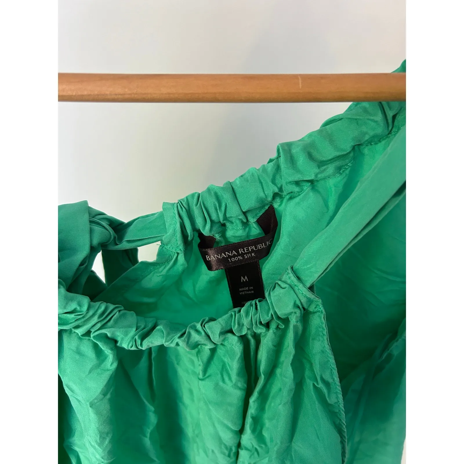 Banana Republic 100%Silk Ocean Green‎ Blouse Size Medium - Image 2