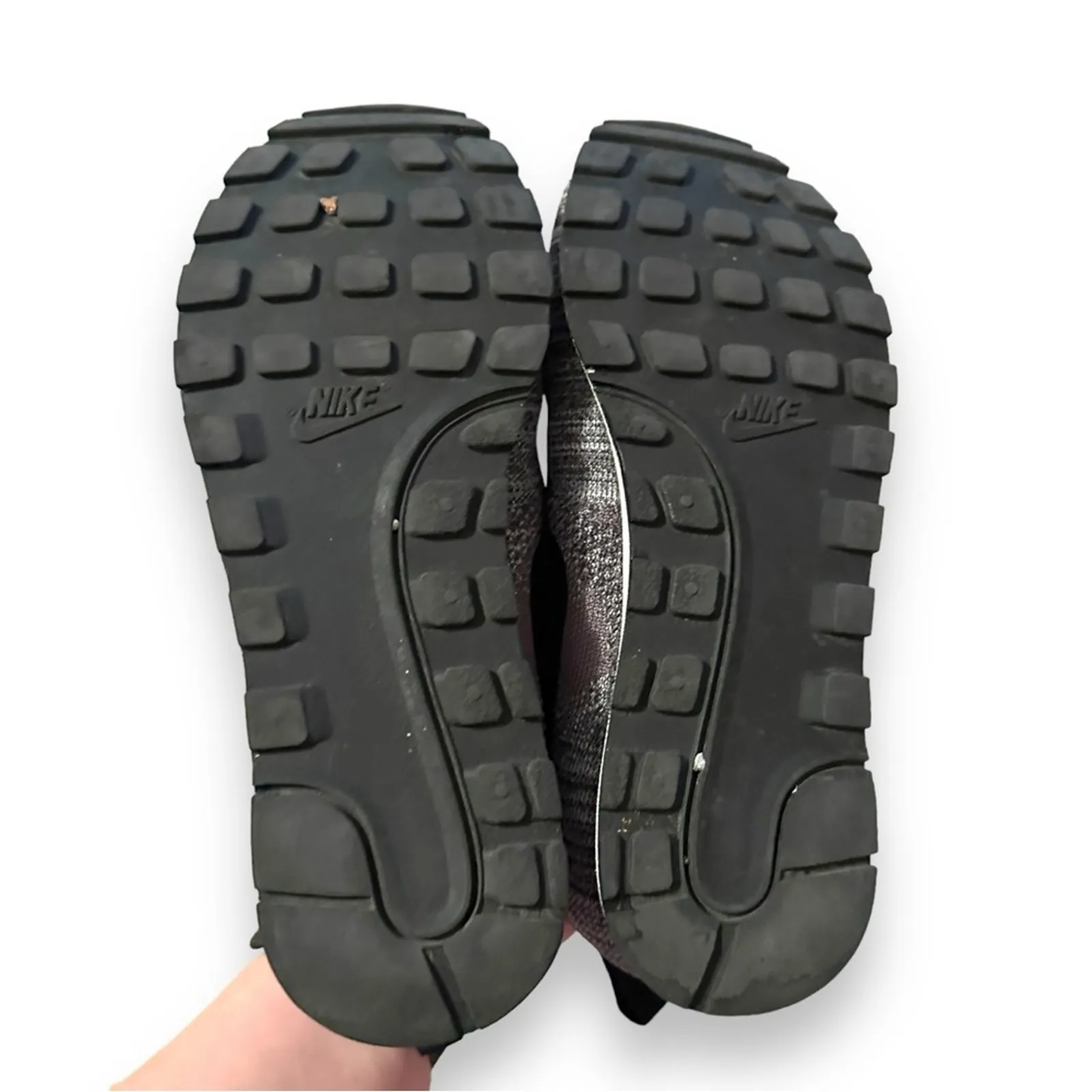 Nike MD Runner 2 ENG‎ Mesh Women’s Sneakers Activewear Shoes in Black/Gray Sz 6 - Image 9