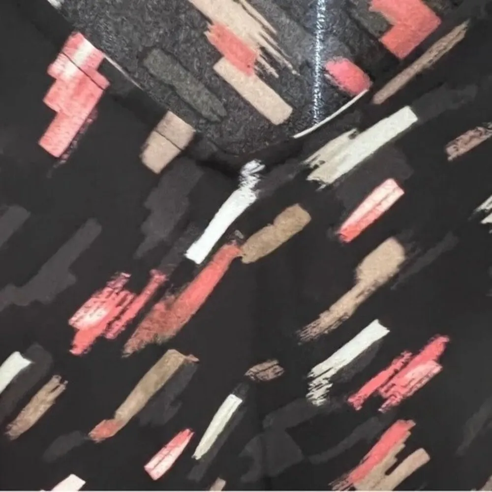 Long layered bell sleeve vneck black blush and mocha brush stroke top size large - Image 6