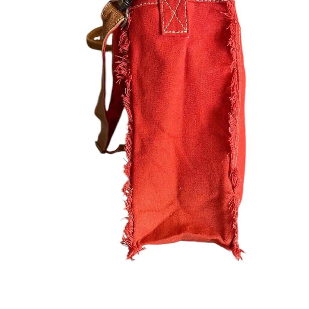 A La Fontaine Des Parfums Red & Black Fringe Tote. Shoulder & Crossbody Straps - Image 6